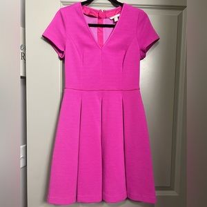 Banana Republic Fuchsia Short Sleeve Ponte Dress Sz 6. Slight fading to this.